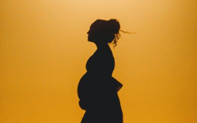 7 důvodů, proč maminky bolí po porodu záda